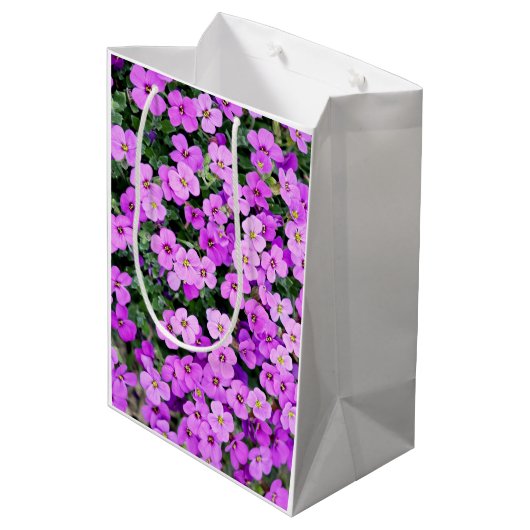 Purple Flowers Garden-22195 Mittlere Geschenktüte (Rückseite Schrägansicht)