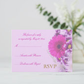 Purple Flowers Wedding RSVP Karte (Stehend Vorderseite)
