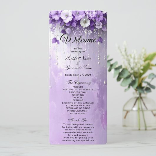 Purple Flowers with Dangling Pearls Wedding Programm (Stehend Vorderseite)
