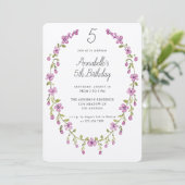 Purple Flowers Wreath Delicate Kids Birthday Party Einladung (Stehend Vorderseite)