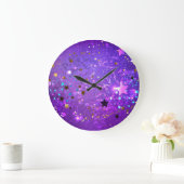Purple foil background with Stars Große Wanduhr (Zuhause)