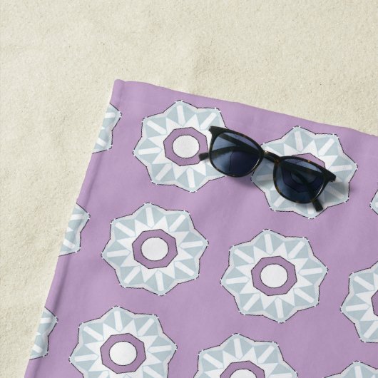 Purple geometric floral patterned strandtuch (Beispiel)