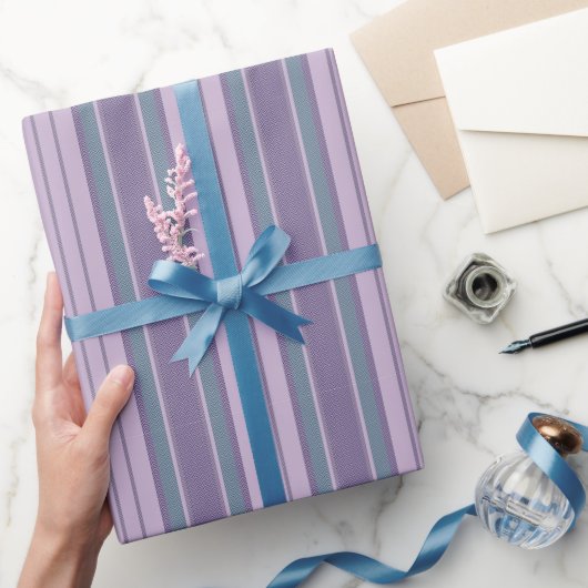 Purple & Green Chevron Stripes Geschenkpapier (Schenken)