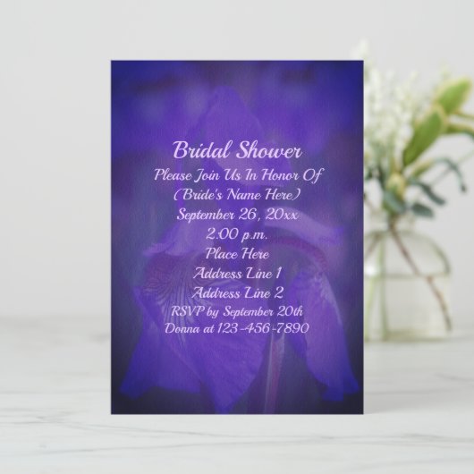 Purple Iris Flower Bridal Shower Einladung (Stehend Vorderseite)