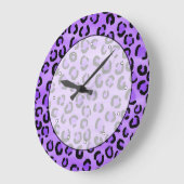Purple Leopard Print Pattern. Große Wanduhr (Winkel)