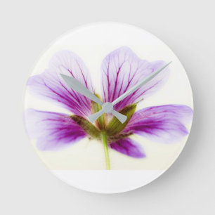 Purple Light Flower Clock Runde Wanduhr