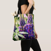 Purple Lupine Flower Trio Tasche (Von Nahem)