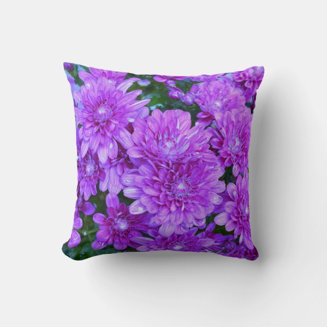 Purple Mums Throw Pillow Kissen (Vorderseite)