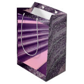 Purple pink abstract stripes with elegant sparkle mittlere geschenktüte (Rückseite Schrägansicht)