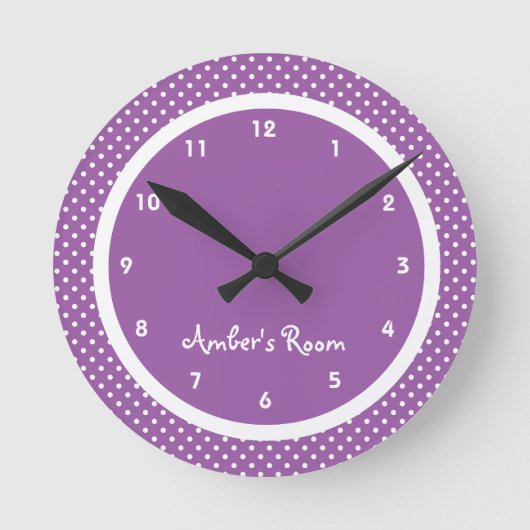 Purple Polka Dot Kid's Bedroom Runde Wanduhr (Vorderseite)