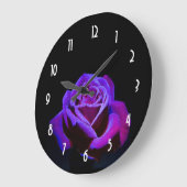 Purple Rose With Water Drops on Black Background Große Wanduhr (Winkel)