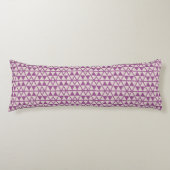 Purple Triangles Pattern Body Pillow Seitenschläferkissen (Vorderseite)