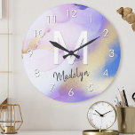 Purple Watercolor Abstract Girly Luxury Monogram Runde Wanduhr<br><div class="desc">Easily personalize this glamorous style abstract lilac watercolor paint and faux gold spray background with your custom details.</div>