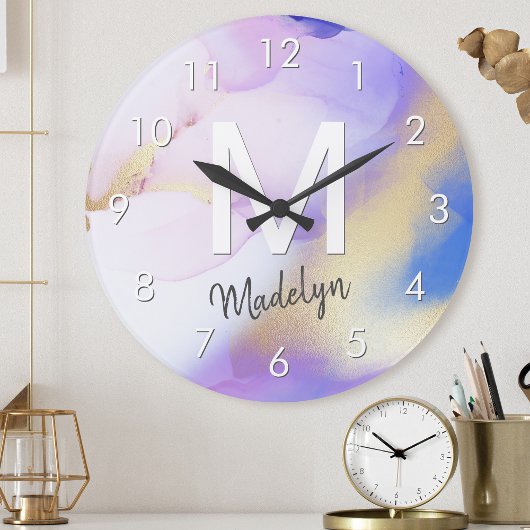 Purple Watercolor Abstract Girly Luxury Monogram Runde Wanduhr