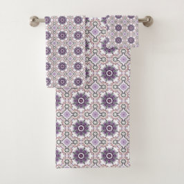 Purple, white and gray geometric mandala pattern badhandtuch set