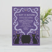 Purple Witchy Baby is Brewing Baby Shower Einladung (Stehend Vorderseite)