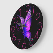 Purples, Pinks Butterfly on a Black Große Wanduhr (Winkel)