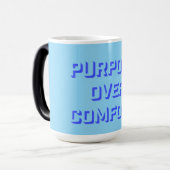 Purpose Over Comfort Motivation Mindset Growth Verwandlungstasse (Vorderseite Links)