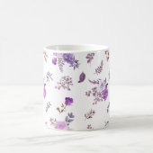 Purpurblumen auf kaffeetasse (Mittel)