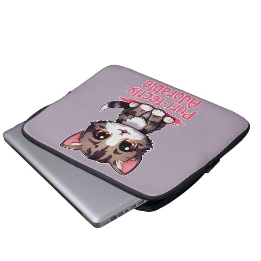 Purr-süßer Chibi Kawaii Kitten in Pink Laptopschutzhülle (Vorne Knopf)