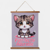 Purr-süßer Chibi Kawaii Kitten in Pink Wandteppich Mit Holzrahmen (Vorderseite)