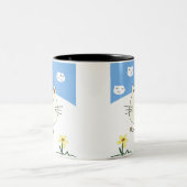 Purring Cat with Yarn Ball Zweifarbige Tasse (Mittel)