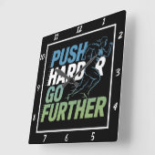 Push Harder Go Weiterläufer Quadratische Wanduhr (Winkel)