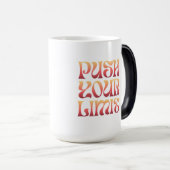 Push Your Limit – Motivierende Groovy Kaffeetasse (VorderseiteRechts)