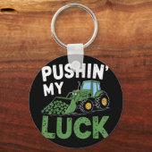 Pushing my Luck Tractor Funny St Patrick Day Toddl Schlüsselanhänger (Vorderseite)