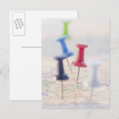 Pushpins in einer Karte (Vorne/Hinten)