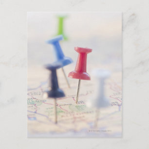 Pushpins in einer Karte