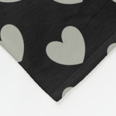 Pussywillow Gray Polka Herz auf schwarz Fleecedecke (Ecke)