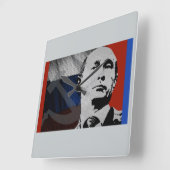 Putin mit russischer Flagge Quadratische Wanduhr (Winkel)