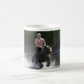 Putin reitet einen Bären! Kaffeetasse (Mittel)