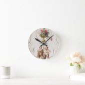 Putti inmitten von Schwankungen von Blume und Blät Runde Wanduhr (Zuhause)