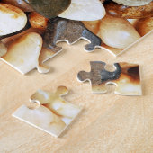 Puzzle aus braunem Kieselstein (Seite)