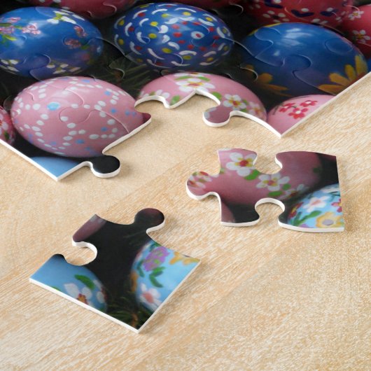 Puzzle aus handgemalten Ostereiern (Seite)