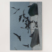 Puzzle der Wildtiere: Pelikane um Fischereifahrzeu (Vertikal)