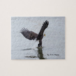 Puzzlespieladler scheint, auf Wasser zu gehen Puzzle