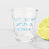 PUZZLING HAT MICH ZUM TRINKEN GEFAHREN SCHNAPSGLAS (Vorderseite)