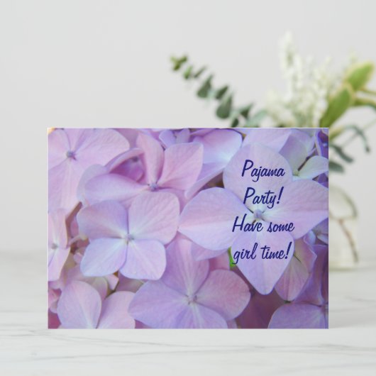 Pyjama-Party! Einladungs-lila blaue Blumenkarten Einladung (Stehend Vorderseite)