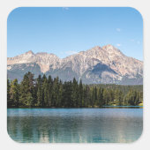 Pyramid Mountain Gipfel – Jasper Alpine Quadratischer Aufkleber (Vorderseite)