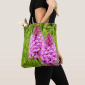 Pyramidal Orchid überall auf der Drucktasche Tasche (Von Nahem)