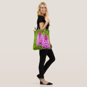Pyramidal Orchid überall auf der Drucktasche Tasche (Am Model)