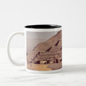 Pyramide des Mondes, errichtete ANZEIGE c.100-350 Zweifarbige Tasse (Links)