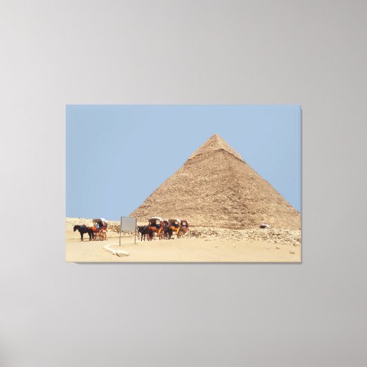 Pyramide von Ghafre und eine Reihe von Streitwagen Leinwanddruck (Vorderseite)