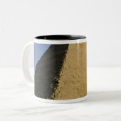 Pyramide von Khafre c.2589-30 BC Zweifarbige Tasse (Vorderseite Links)
