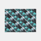 Pyramide von Skulls nach Cezanne Fleecedecke (Vorderseite (Horizontal))