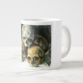Pyramide von Skulls Paul Cezanne Malerei Art Jumbo-Tasse (Vorderseite Rechts)