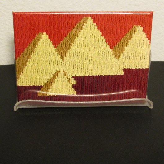 Pyramiden Natural Rust Beige Artisan Crochet Print Magnet